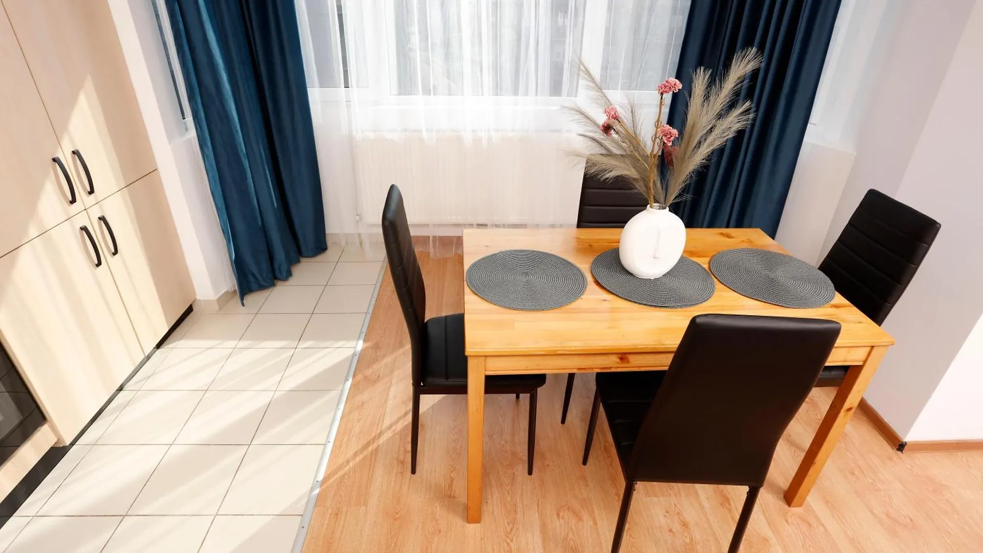 Enchanting Retreat - Historic Old Town - Pet-Friendly Haven - Steps From Unirii Appartamento Bucarest