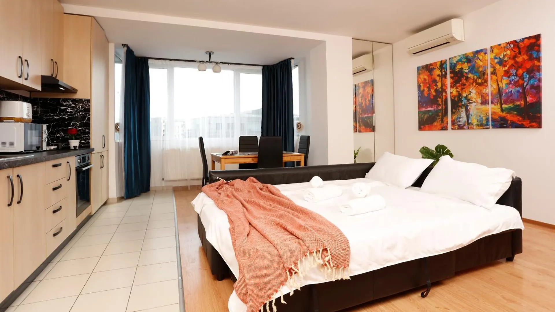 Enchanting Retreat - Historic Old Town - Pet-Friendly Haven - Steps From Unirii Romania