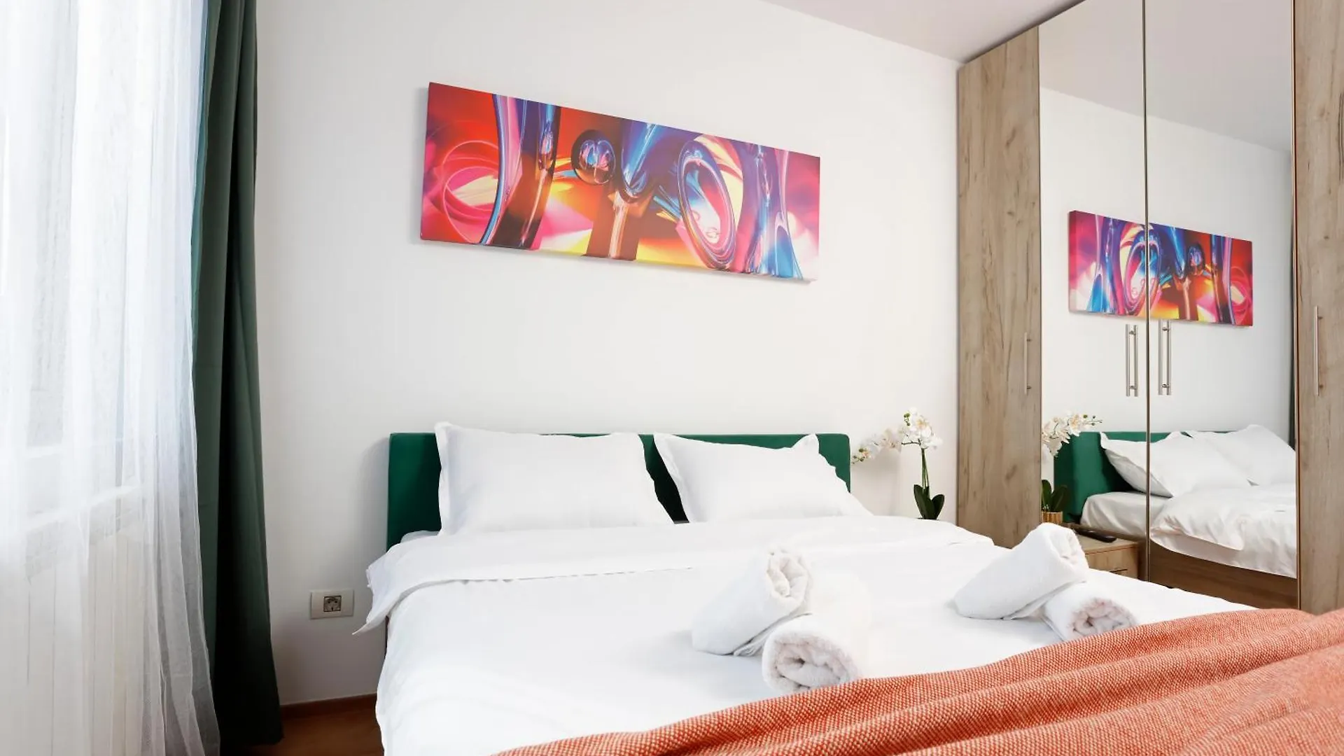 Enchanting Retreat - Historic Old Town - Pet-Friendly Haven - Steps From Unirii Appartamento
