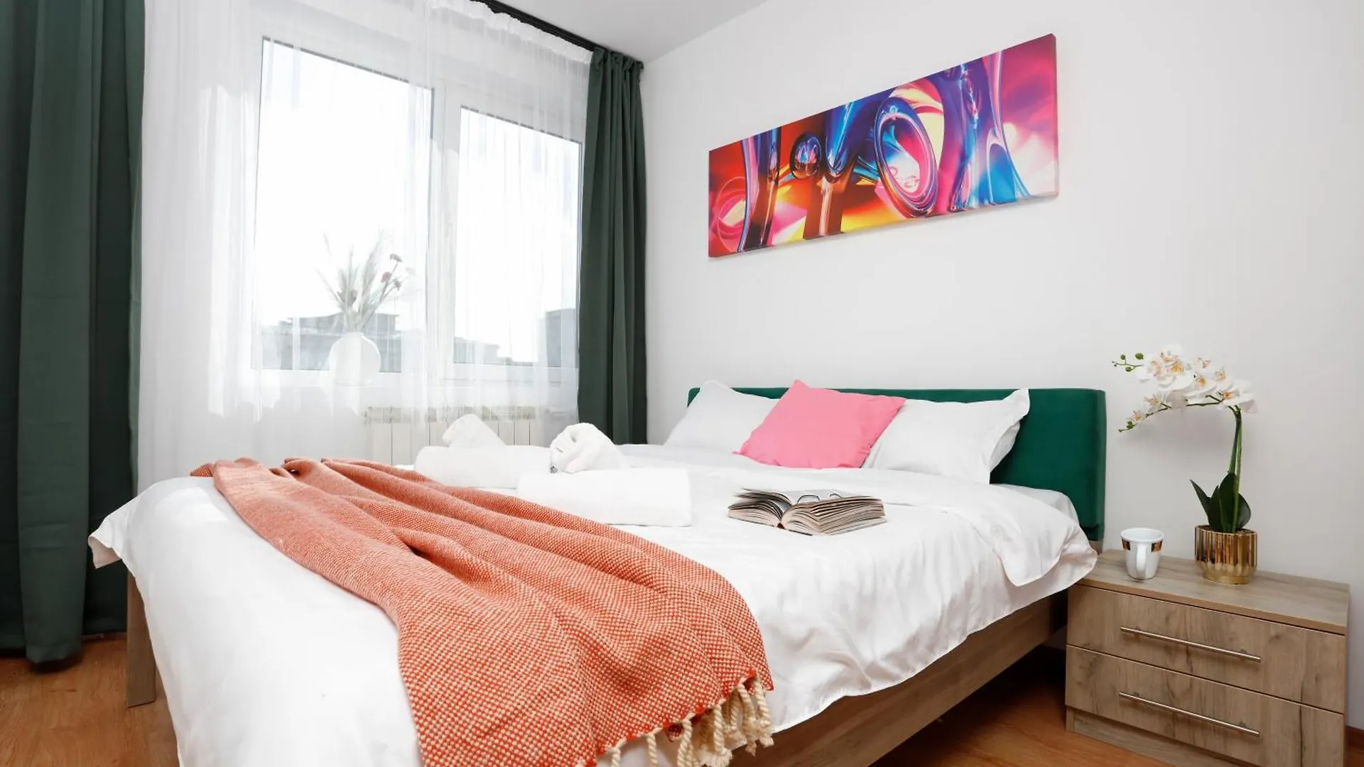 Enchanting Retreat - Historic Old Town - Pet-Friendly Haven - Steps From Unirii Bucarest
