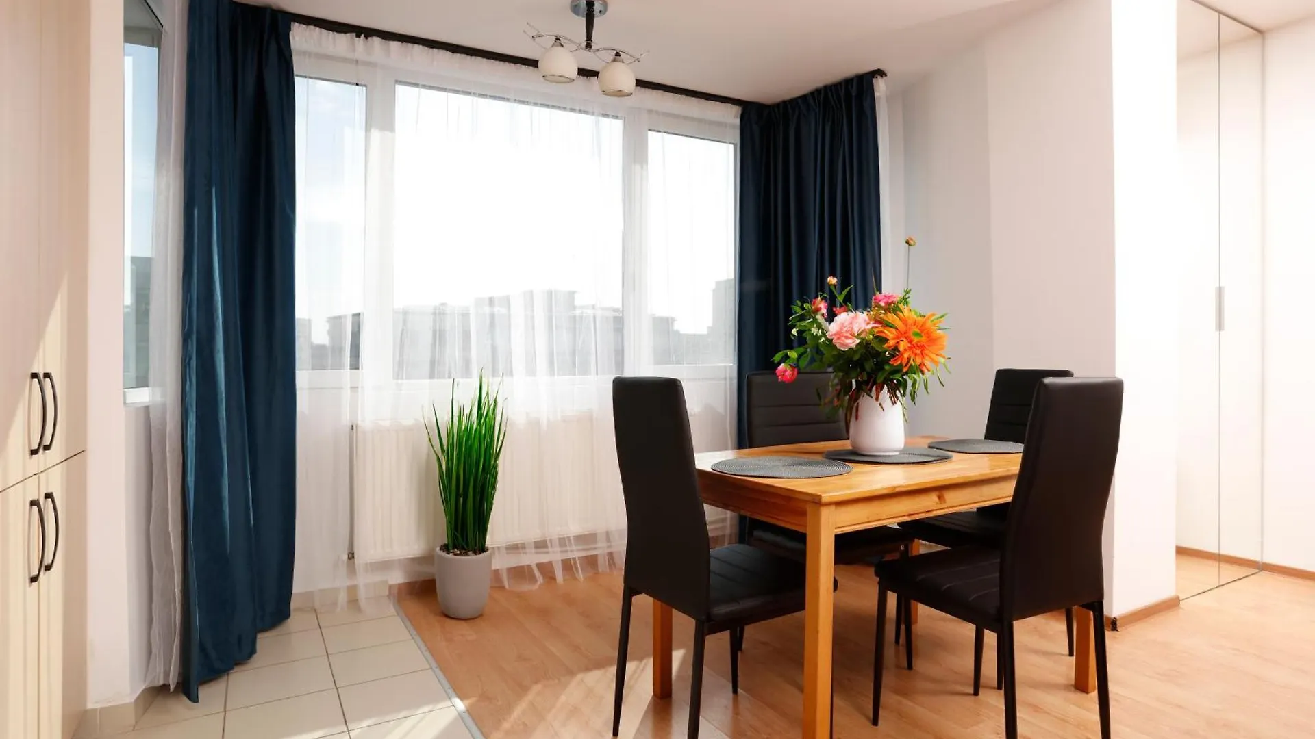 Enchanting Retreat - Historic Old Town - Pet-Friendly Haven - Steps From Unirii Bucarest