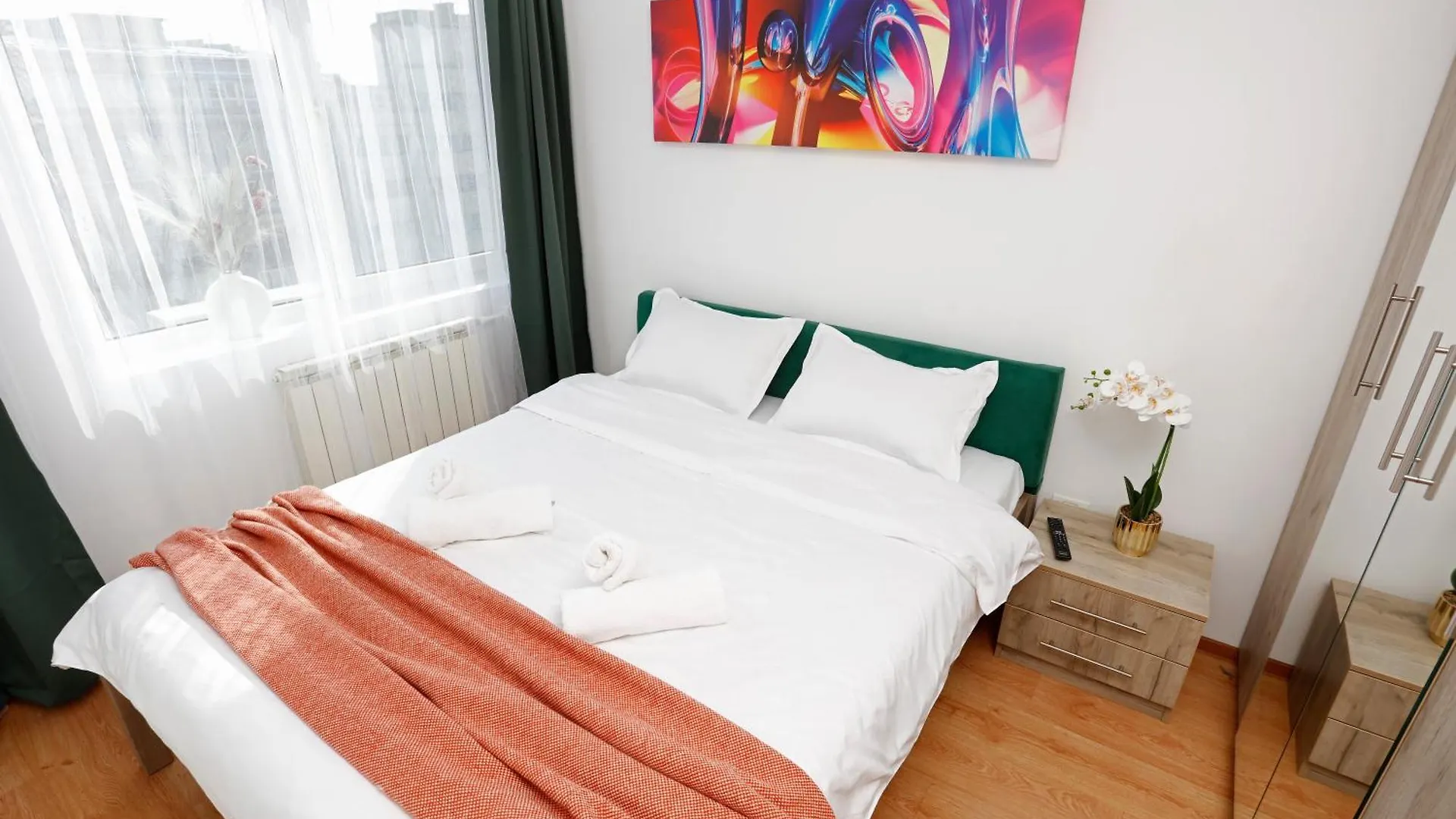 Enchanting Retreat - Historic Old Town - Pet-Friendly Haven - Steps From Unirii 0*, Bucarest Romania