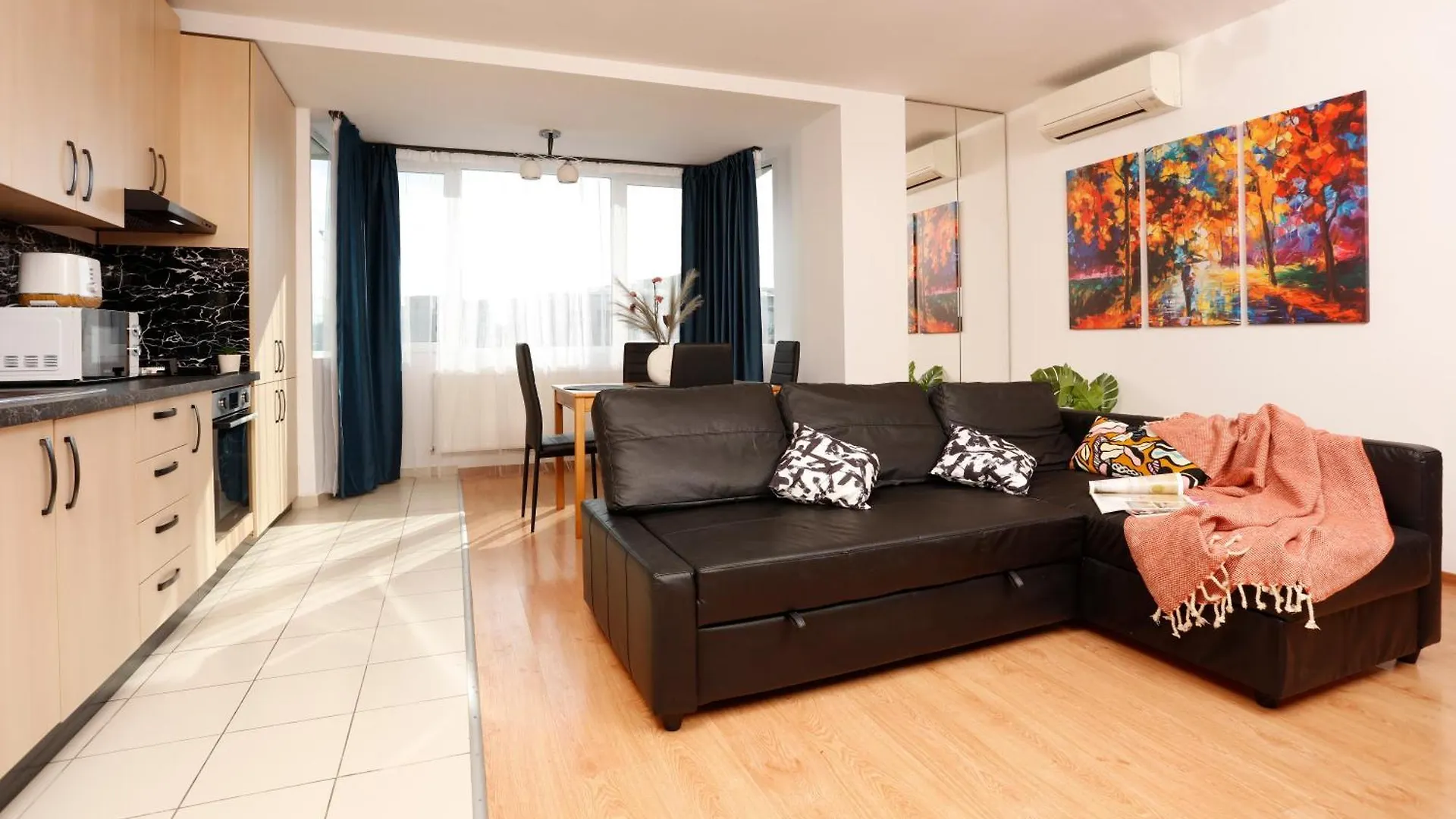 Enchanting Retreat - Historic Old Town - Pet-Friendly Haven - Steps From Unirii 0*, Bucarest Romania