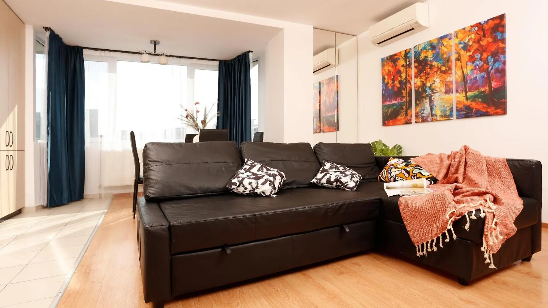 Enchanting Retreat - Historic Old Town - Pet-Friendly Haven - Steps From Unirii 0*, Bucarest