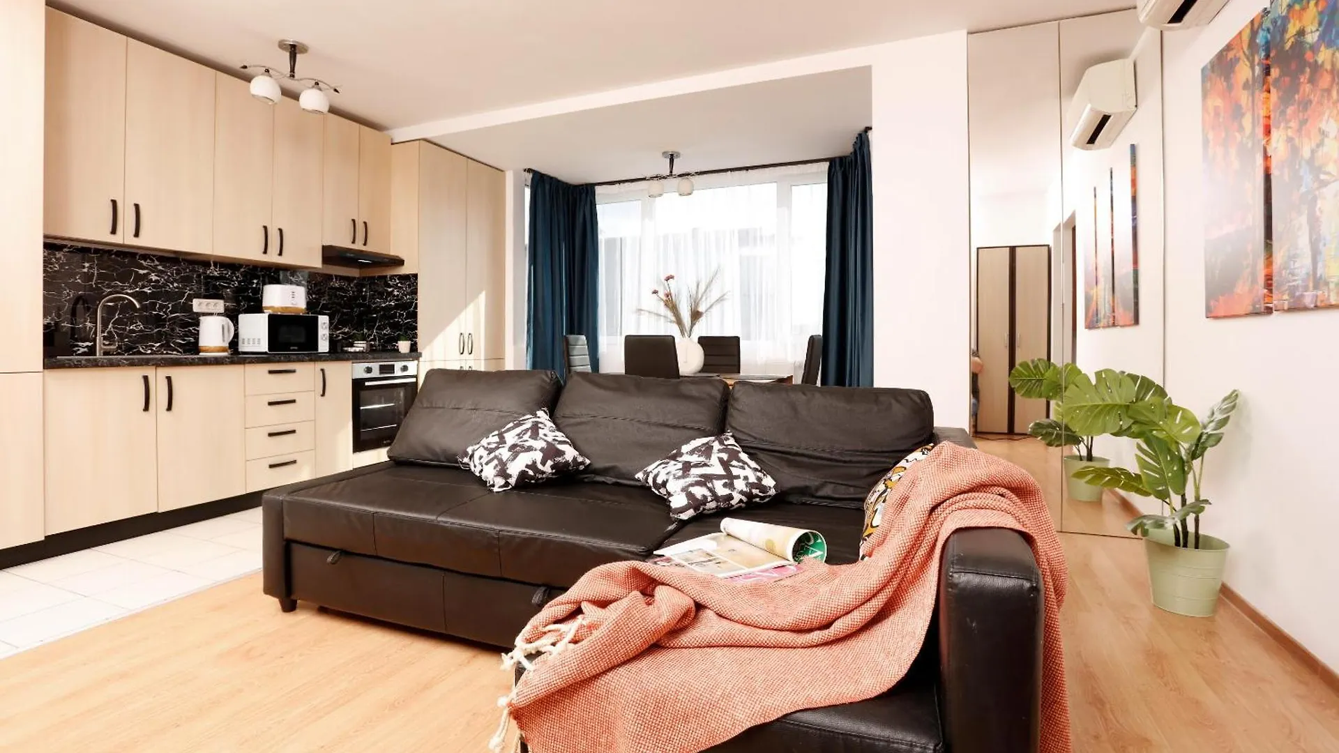 Enchanting Retreat - Historic Old Town - Pet-Friendly Haven - Steps From Unirii