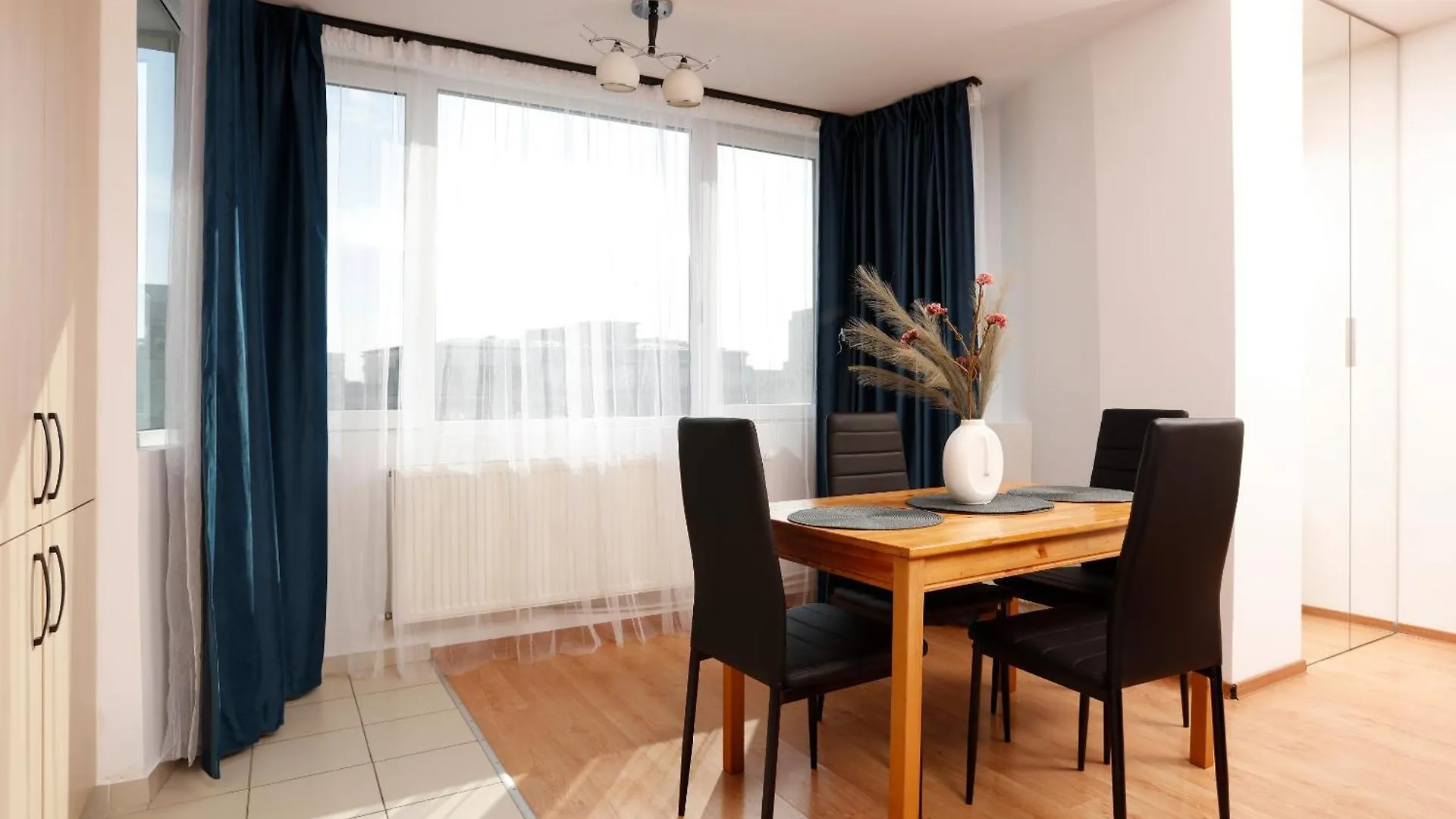 Appartamento Enchanting Retreat - Historic Old Town - Pet-Friendly Haven - Steps From Unirii Bucarest Romania