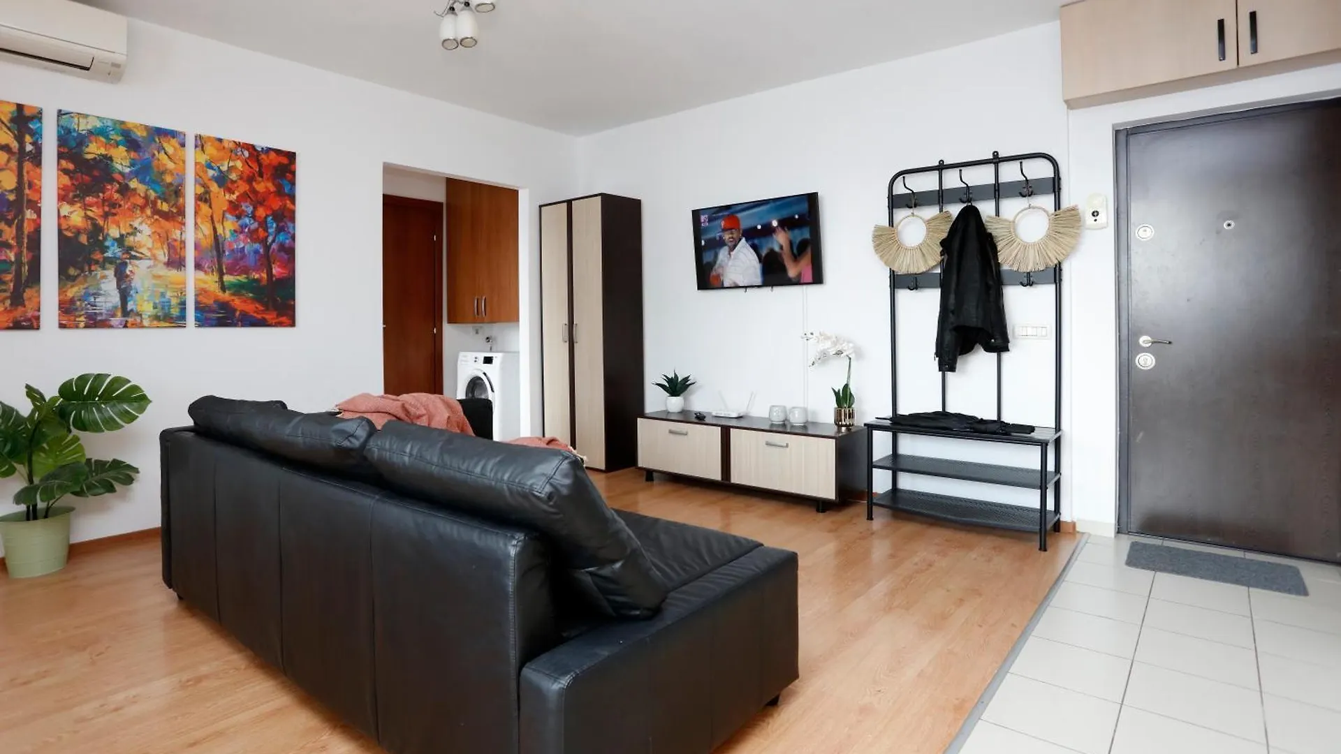Enchanting Retreat - Historic Old Town - Pet-Friendly Haven - Steps From Unirii Bucarest Romania