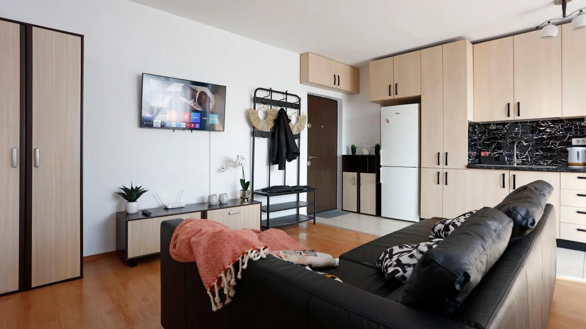 Appartamento Enchanting Retreat - Historic Old Town - Pet-Friendly Haven - Steps From Unirii Bucarest